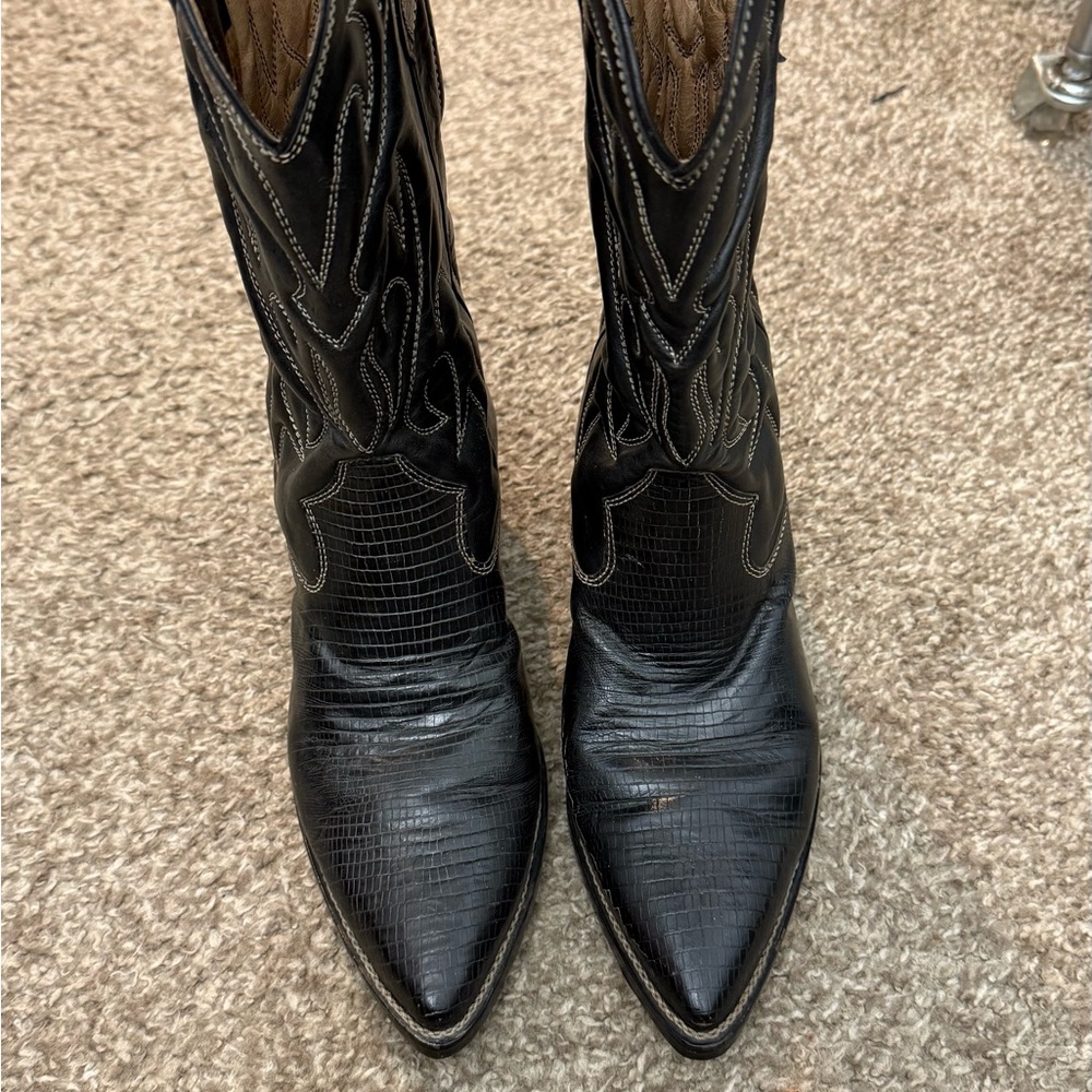 Black Heeled Boots with Intricate Stitching and Pointed Toe